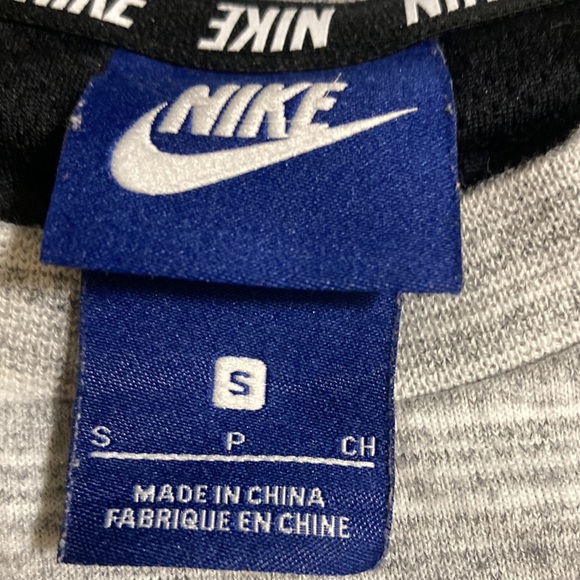 Nike grey and white short sleeve t shirt - Picture 3 of 4